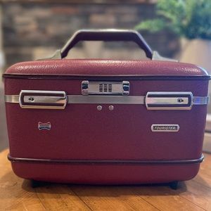 Vintage American Tourister Cosmetic Case. Beautiful condition.